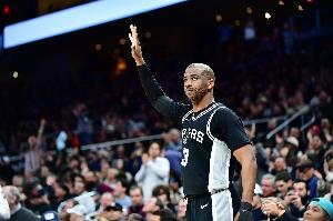 老炮！保罗15投7中得到17分5板8助 末节5中3独得8分3板3助