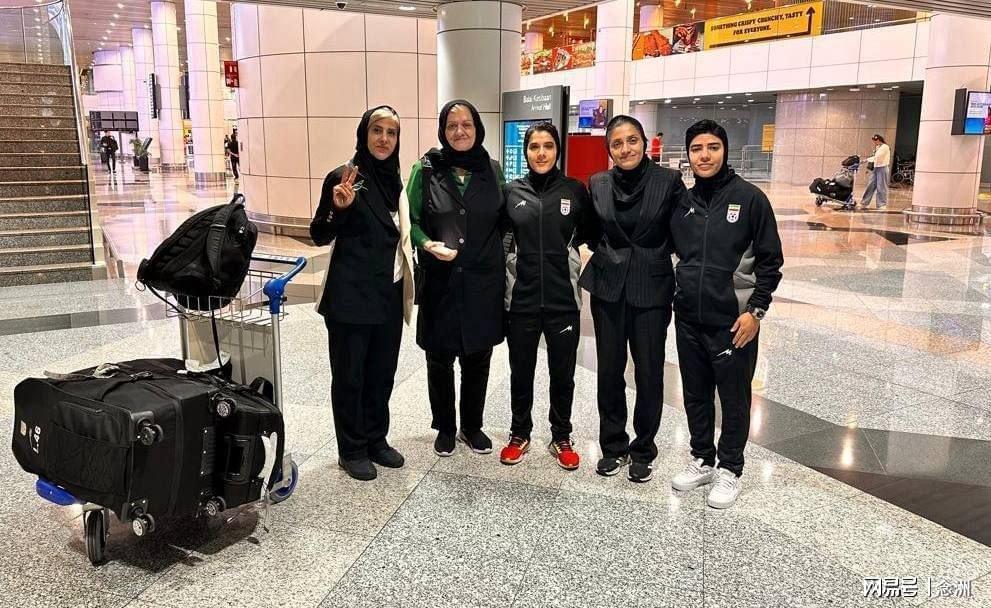 伊朗女足1人故意申请庇护！实际是间谍：找到安全屋 威胁球员反悔