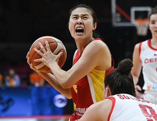 安卓苹果通用-王思雨关键9分杀死比赛！中国女篮力擒捷克